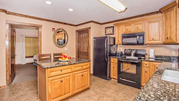 Apartment, 2 Bedrooms | Private kitchen | Fridge, microwave, coffee/tea maker, cookware/dishes/utensils