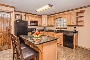 Apartment, 2 Bedrooms | Private kitchen