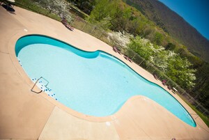 Una piscina techada, 2 piscinas al aire libre