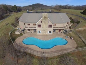 Indoor pool, 2 outdoor pools - Country Hideaway at Mountain Lakes (Cleveland)