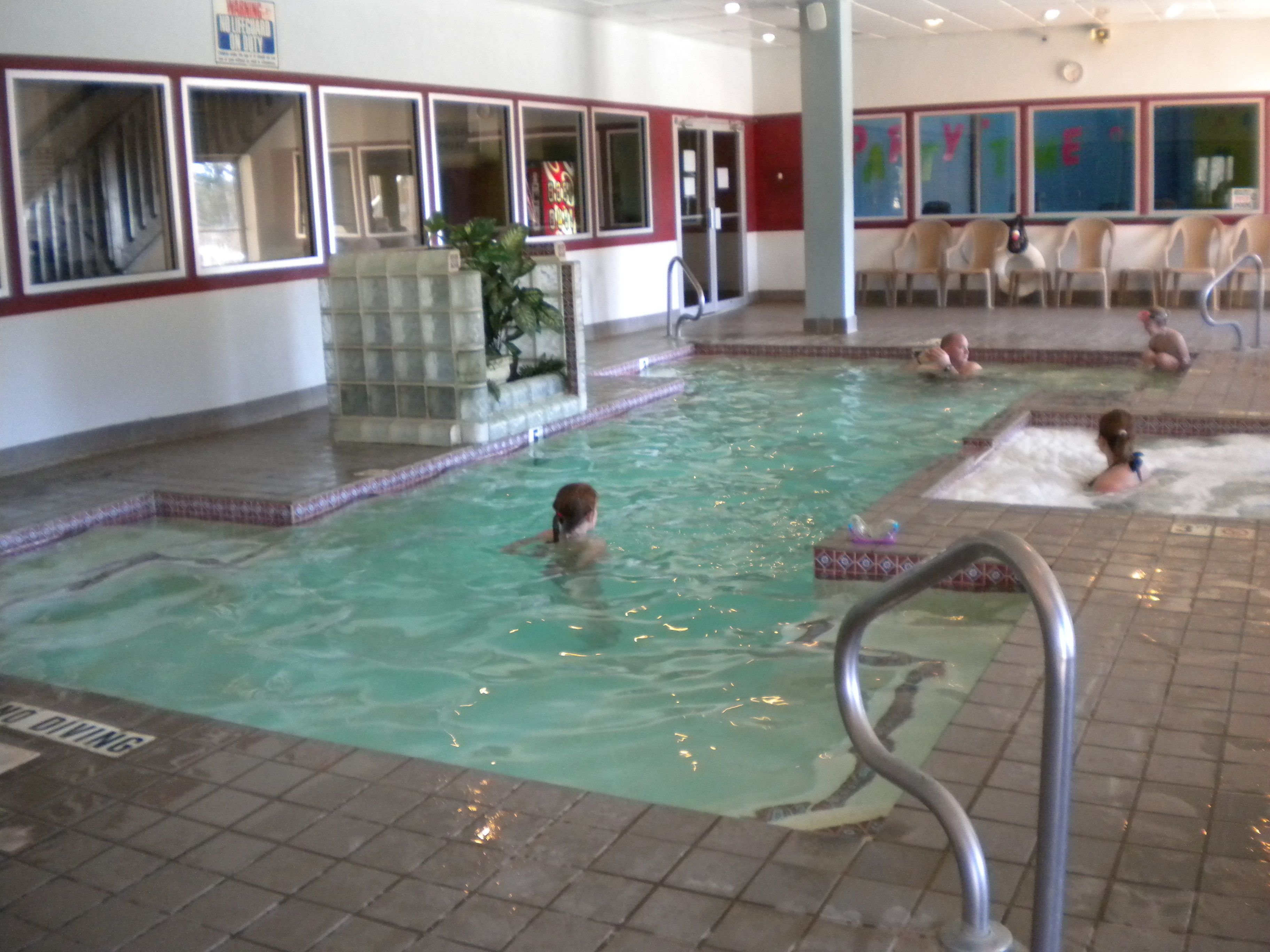 Indoor pool, 2 outdoor pools