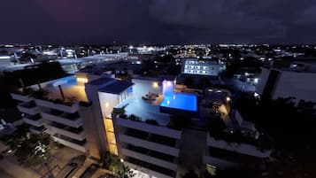 Bagian depan properti - sore/malam