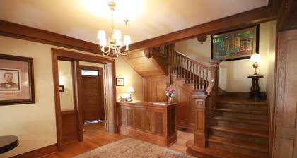 Inn at 835 Boutique Hotel