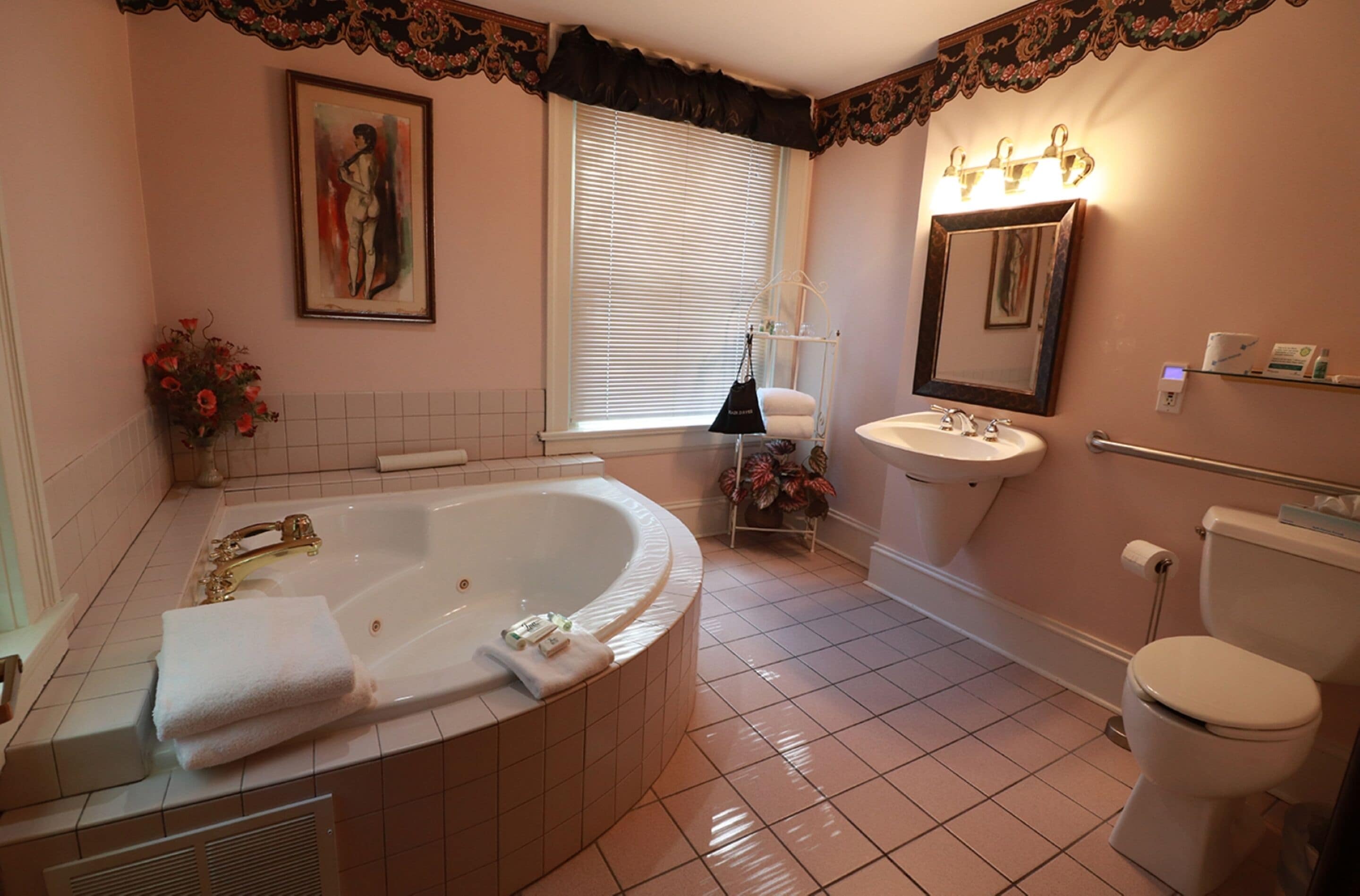 Inn at 835 Boutique Hotel