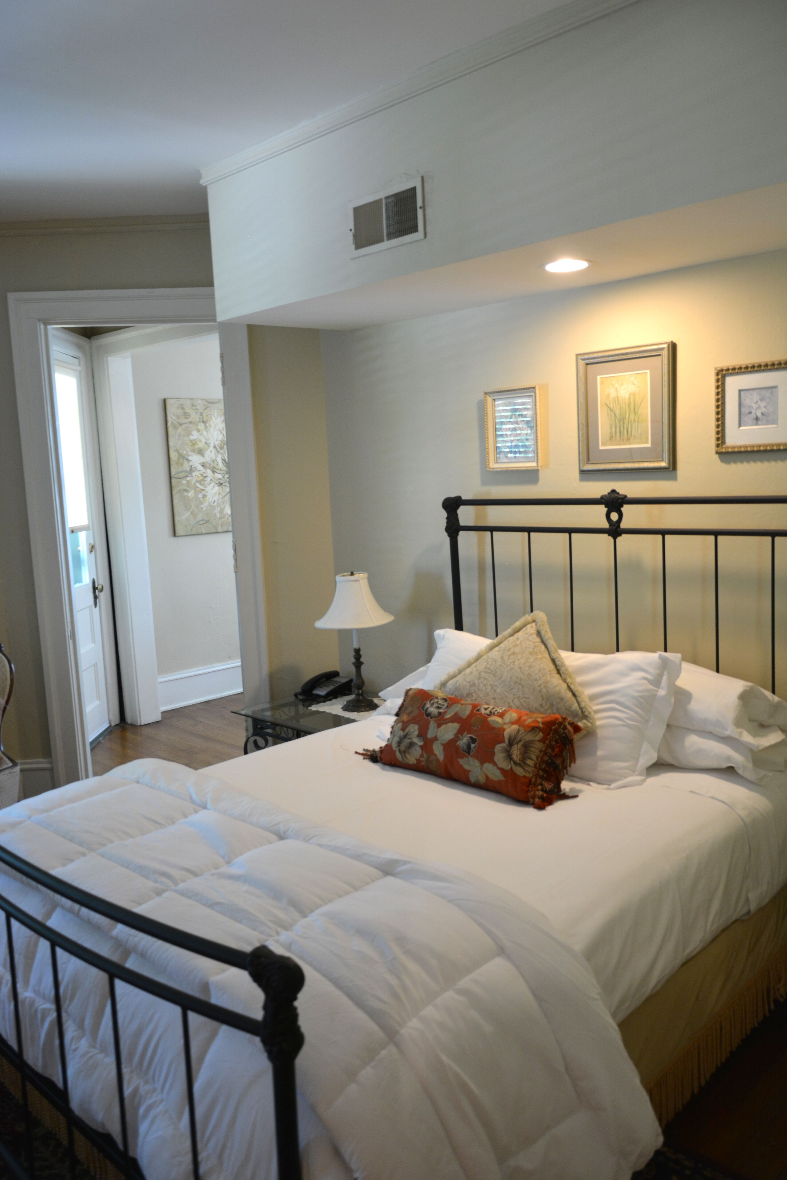 Suite, para no fumadores, hidromasaje (Orchid) | Decoración personalizada y muebles diferentes 