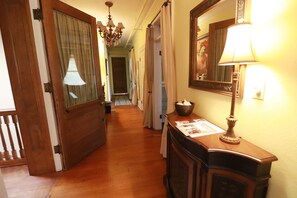 Sviitti, 2 makuuhuonetta, tupakointi kielletty, parveke (Gladiolus) | Yksilöllisesti sisustettu, yksilöllisesti kalustettu