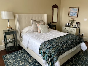 Room, 1 Queen Bed, Non Smoking, Jetted Tub (Lily) | Individually decorated, individually furnished, iron/ironing board - Inn at 835 Boutique Hotel (Springfield)