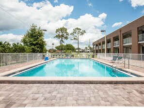 Outdoor pool - Relax Inn (Kissimmee)