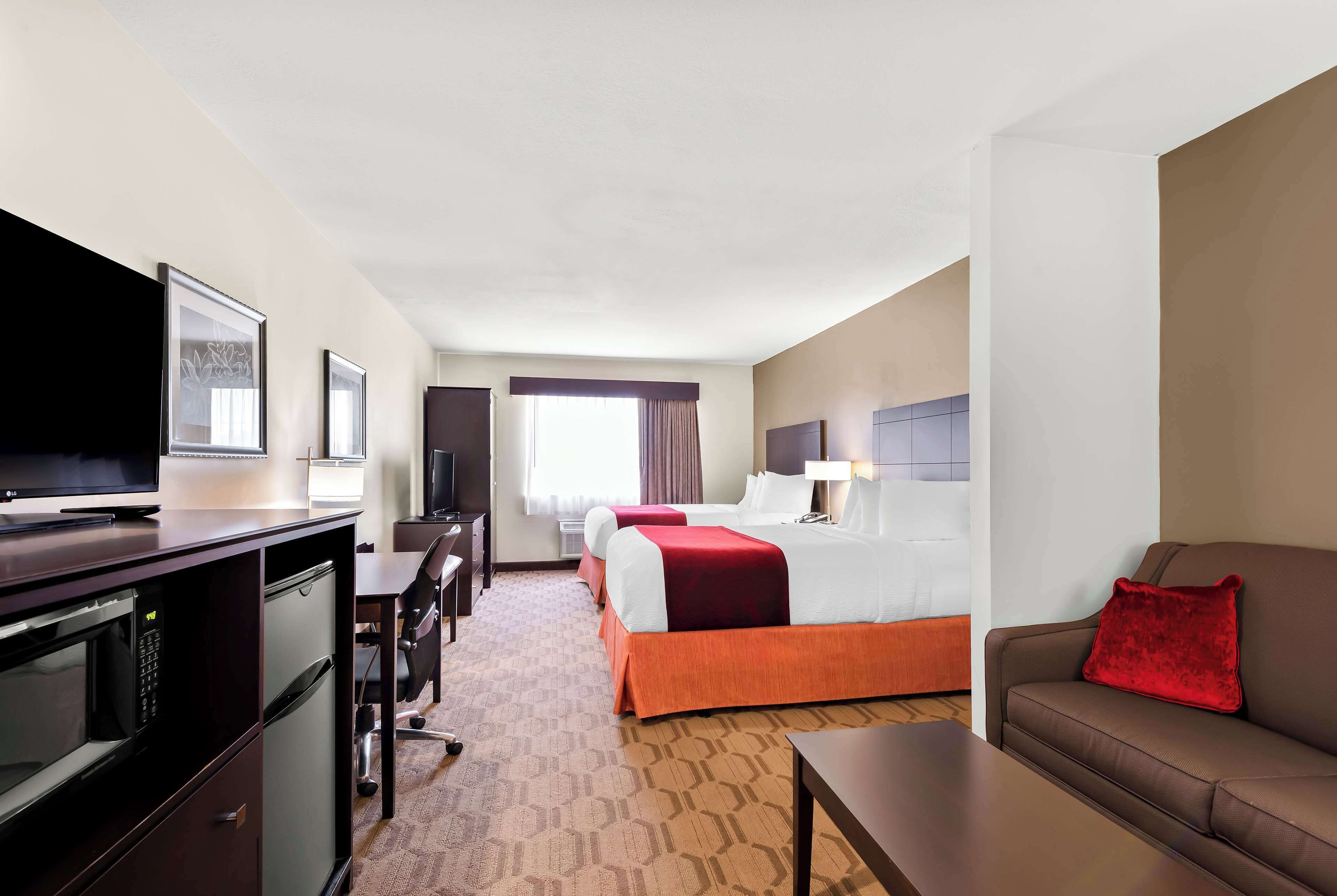 desk, laptop workspace, iron/ironing board, cots/infant beds