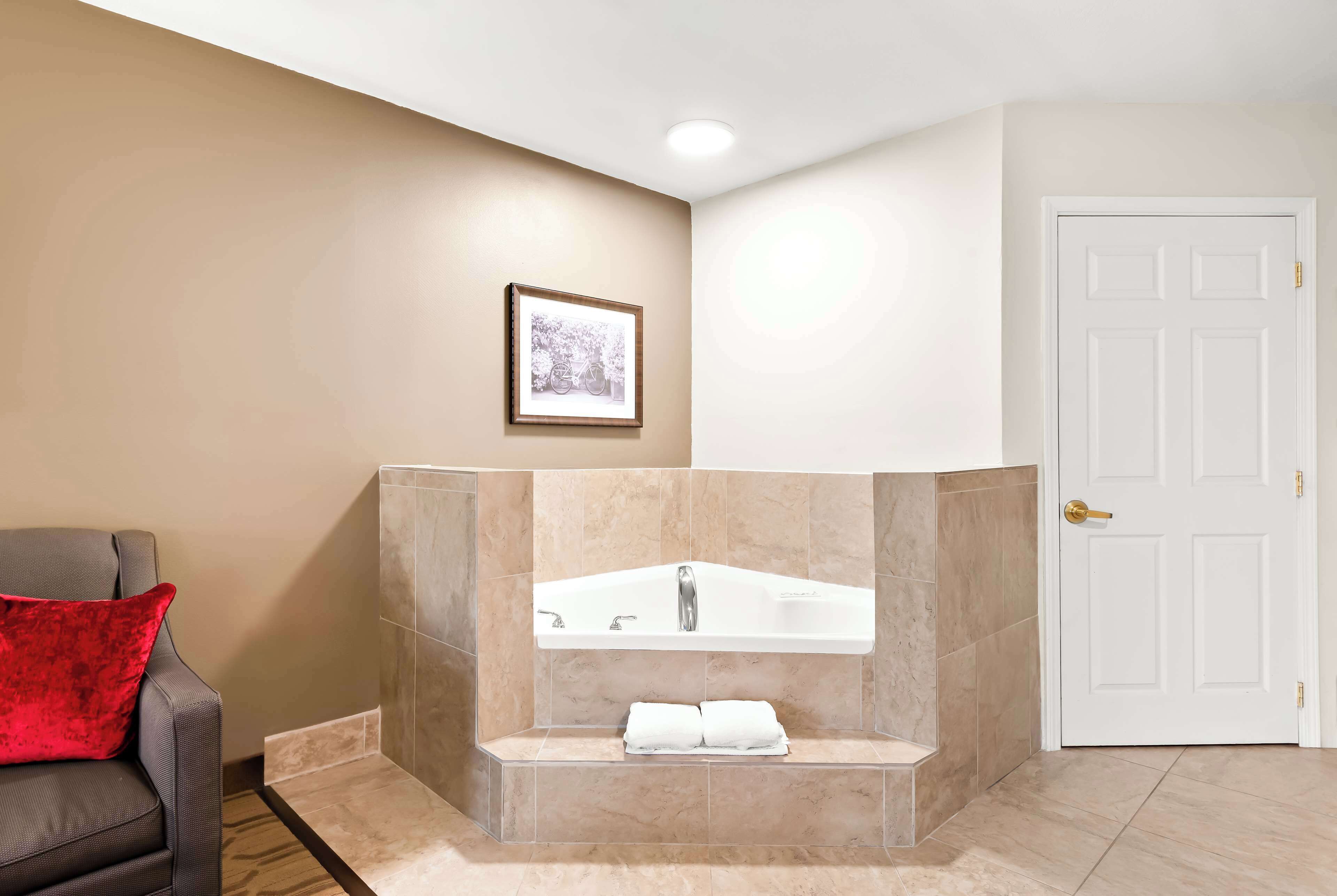 suite, 1 king bed, non smoking, jetted tub | desk, laptop workspace, iron/ironing board, cots/infant beds