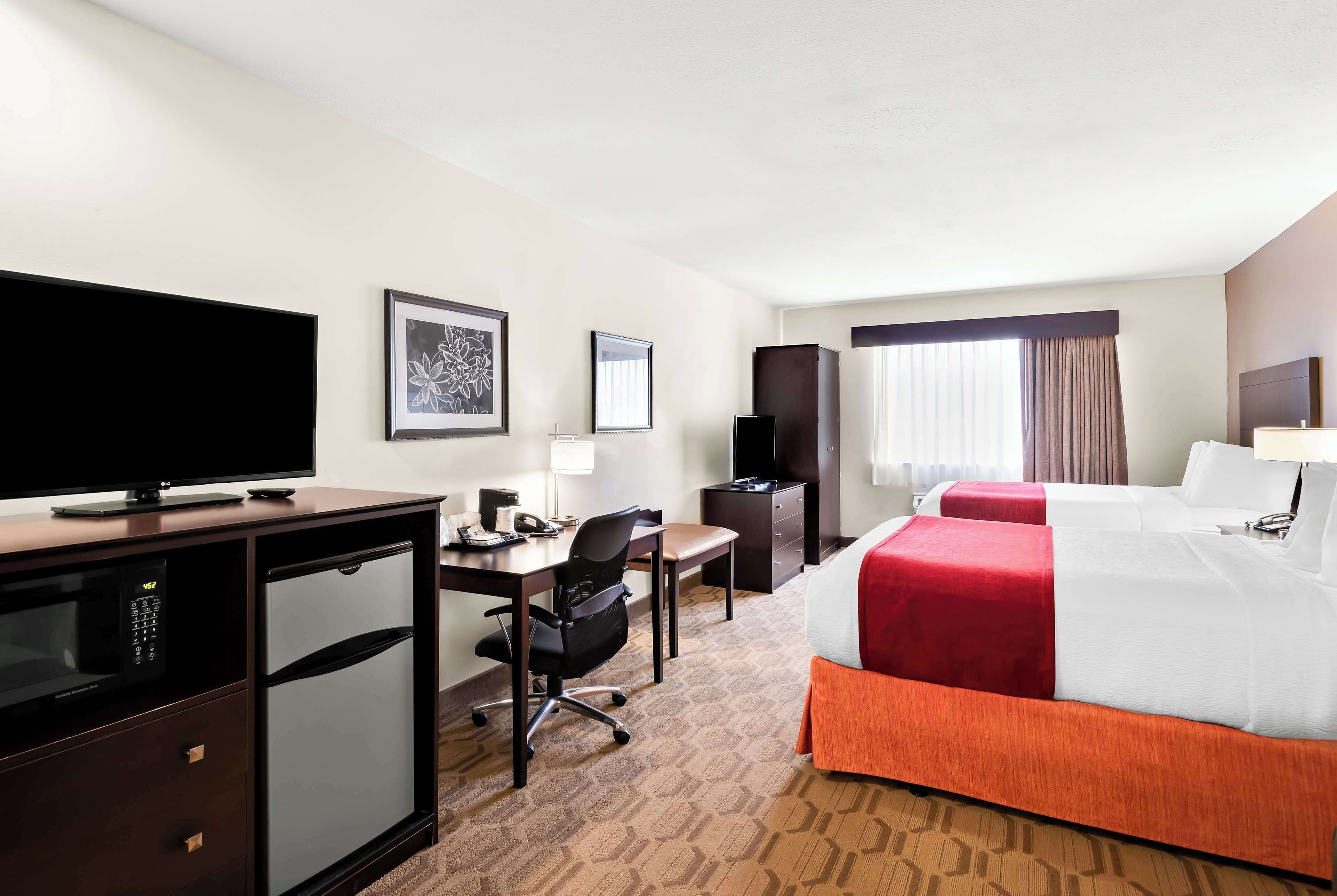 desk, laptop workspace, iron/ironing board, cots/infant beds