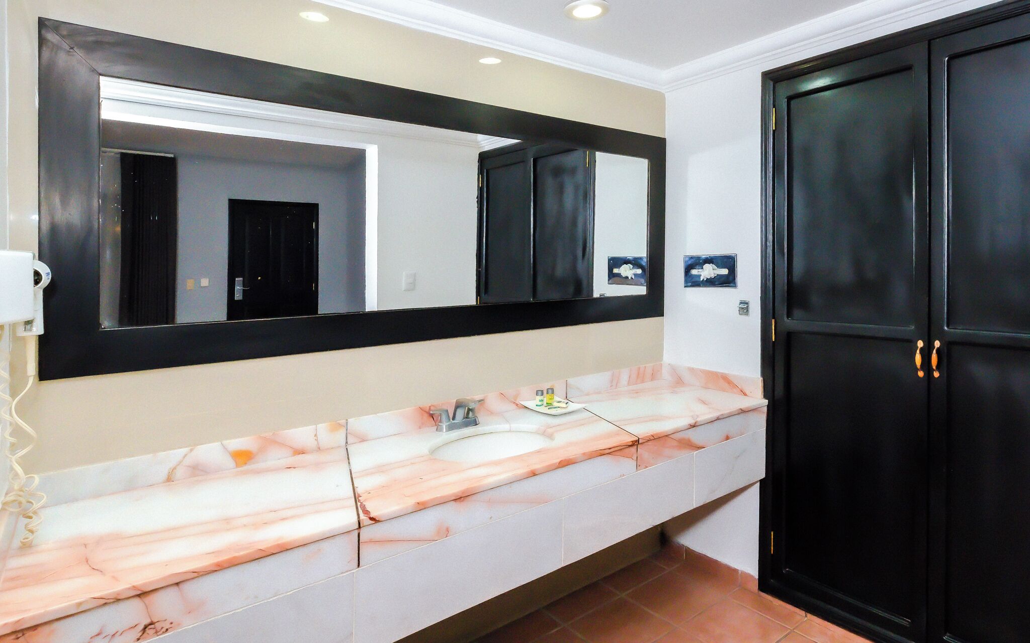 standard room, garden view | bathroom | shower, free toiletries, hair dryer, towels