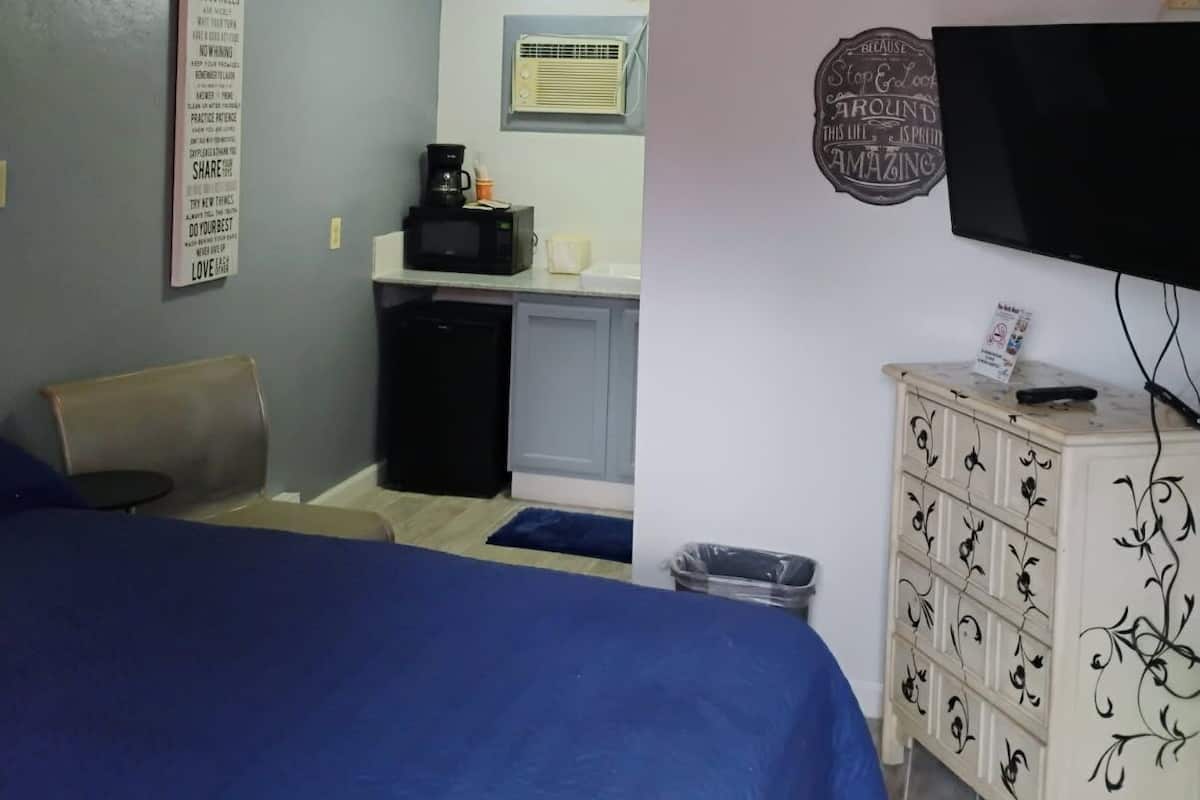 Basic-Zimmer, 1 Queen-Bett | Hochwertige Bettwaren, Bügeleisen/Bügelbrett, kostenloses WLAN