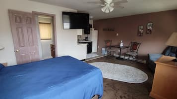 Habitación Deluxe, no fumadores, cocina (Large) | Ropa de cama de alta calidad, tabla de planchar con plancha, wifi gratis
