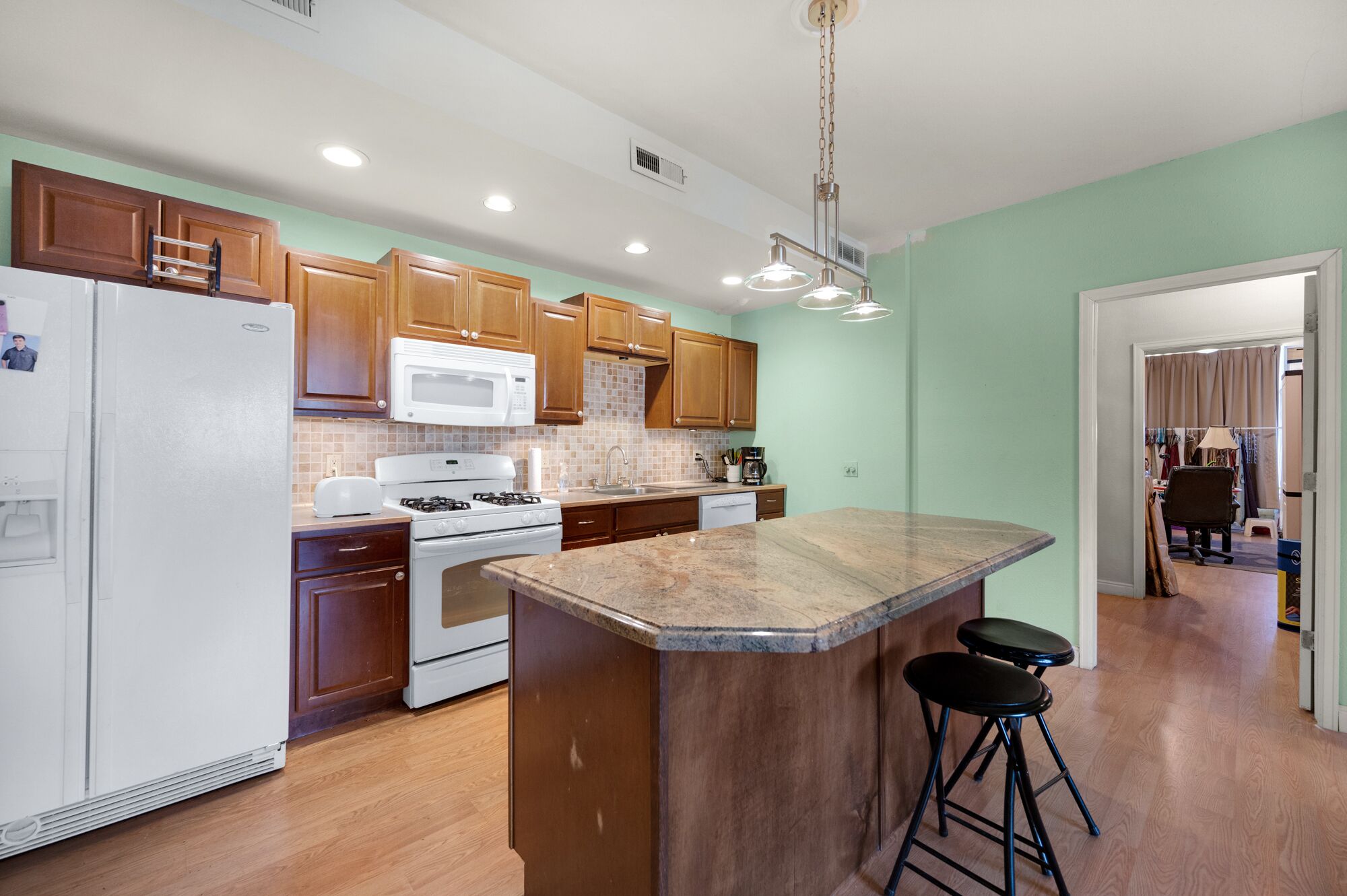 Sengetøy av topp kvalitet, strykejern/-brett og wi-fi (inkludert)