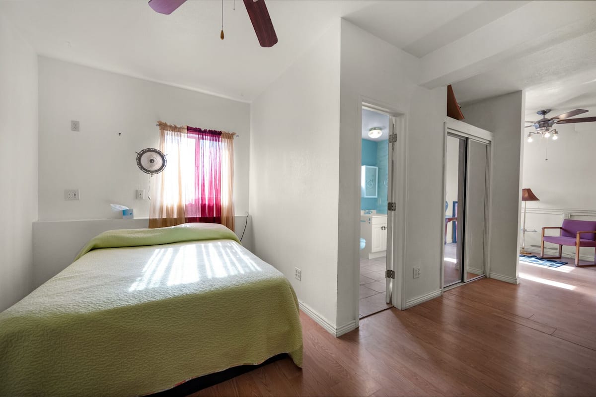 Peralatan tempat tidur premium, seterika/papan seterika, Wi-fi percuma