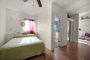 高級寢具、熨斗/熨衫板、免費 Wi-Fi、床單