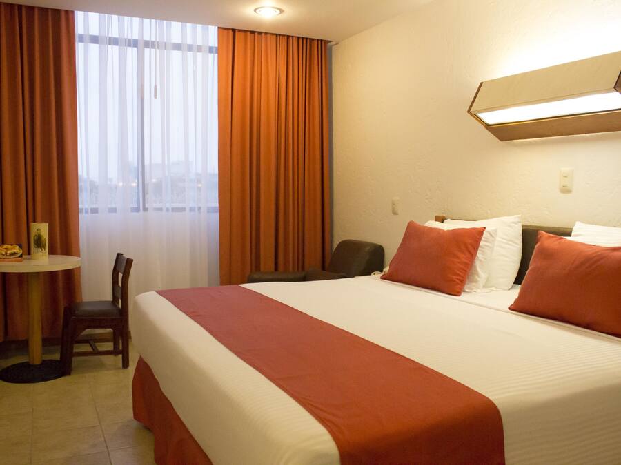 Standard Room, 1 King Bed | In-room safe, iron/ironing board (on request), WiFi (free), bed sheets