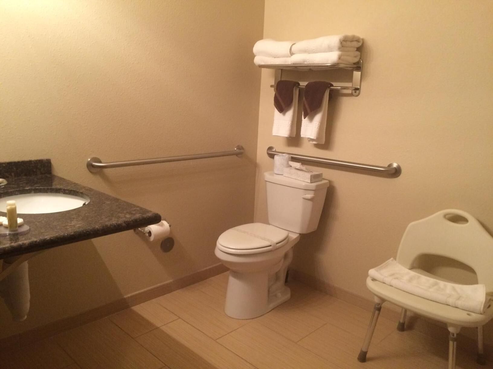 shower, hydromassage showerhead, free toiletries, hair dryer