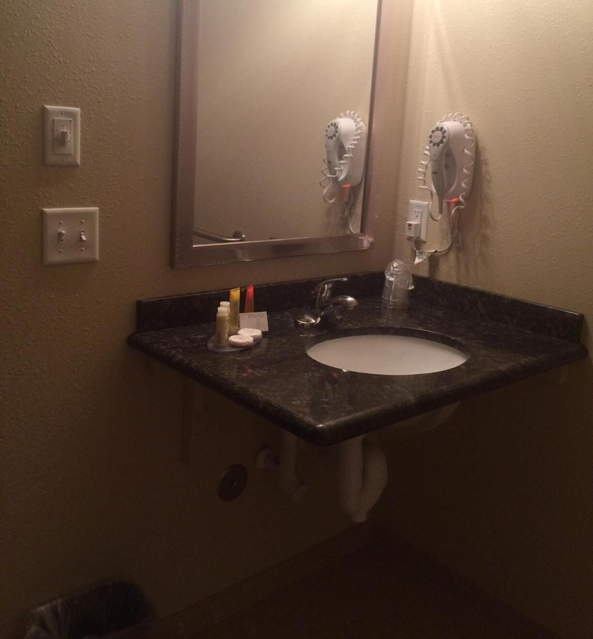 shower, hydromassage showerhead, free toiletries, hair dryer