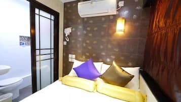 Economy Double Room | Desk, free WiFi