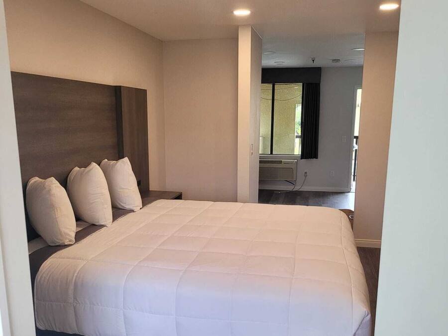 Superior Studio Suite | Premium bedding, desk, free WiFi, bed sheets