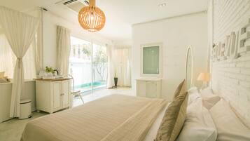 Minibar, desk, free WiFi