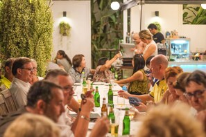 Petit déjeuner, déjeuner et dîner servis sur place, plats Cuisine thaï