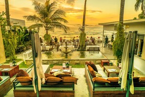 Breakfast, lunch, dinner served; Thai cuisine 