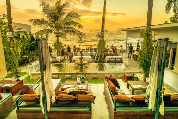 Breakfast, lunch, dinner served; Thai cuisine 