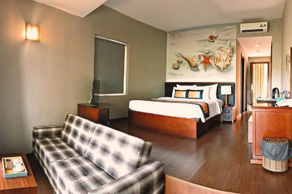 Minibar, in-room safe, desk, blackout drapes