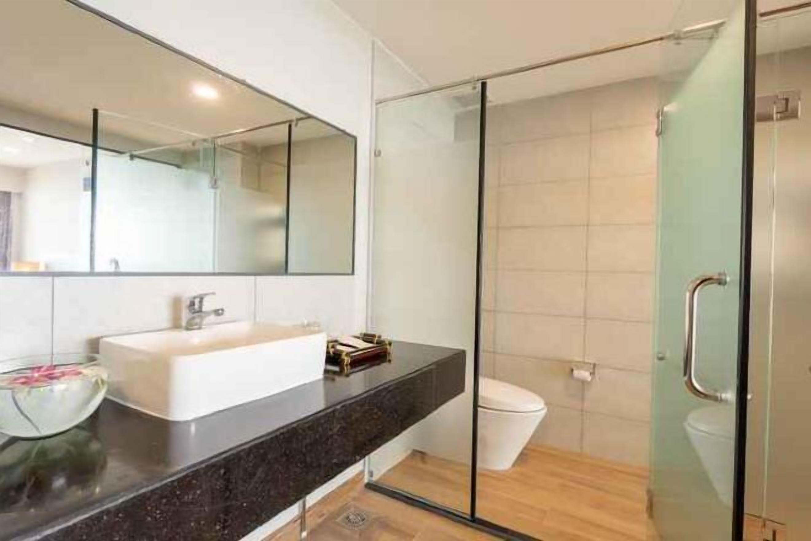 Bathroom | Free toiletries, hair dryer, bathrobes, slippers