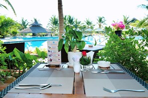 Free daily buffet breakfast - Sandunes Beach Resort & Spa (Phan Thiet)