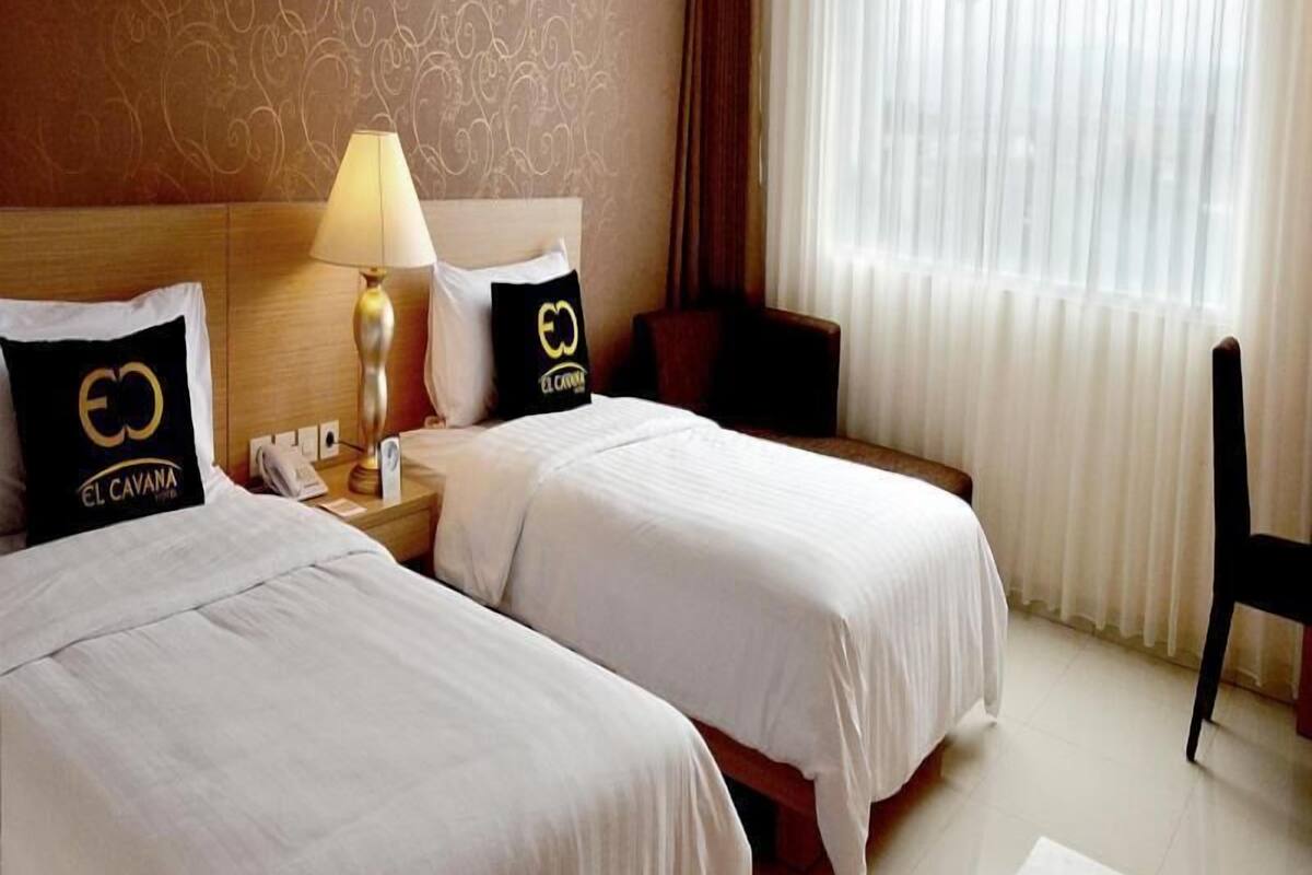 In-room safe, desk, laptop workspace, soundproofing