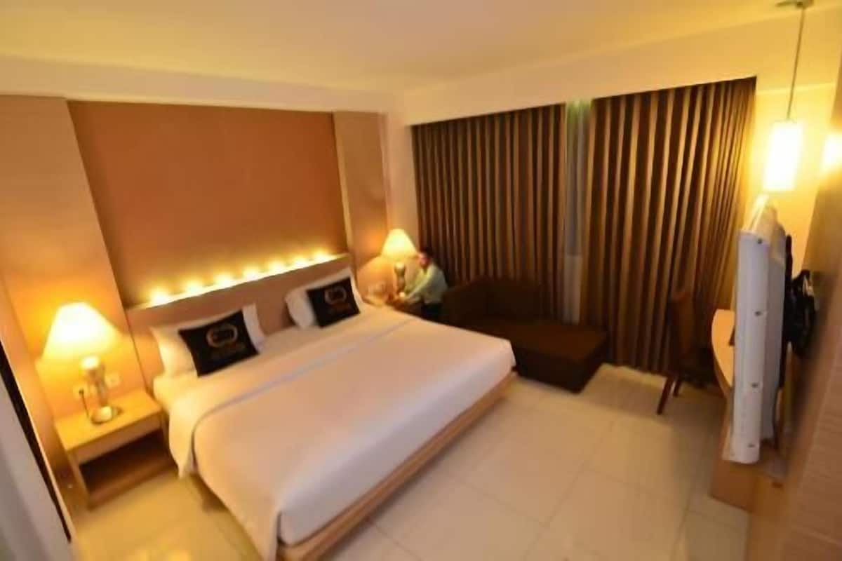 In-room safe, desk, laptop workspace, soundproofing