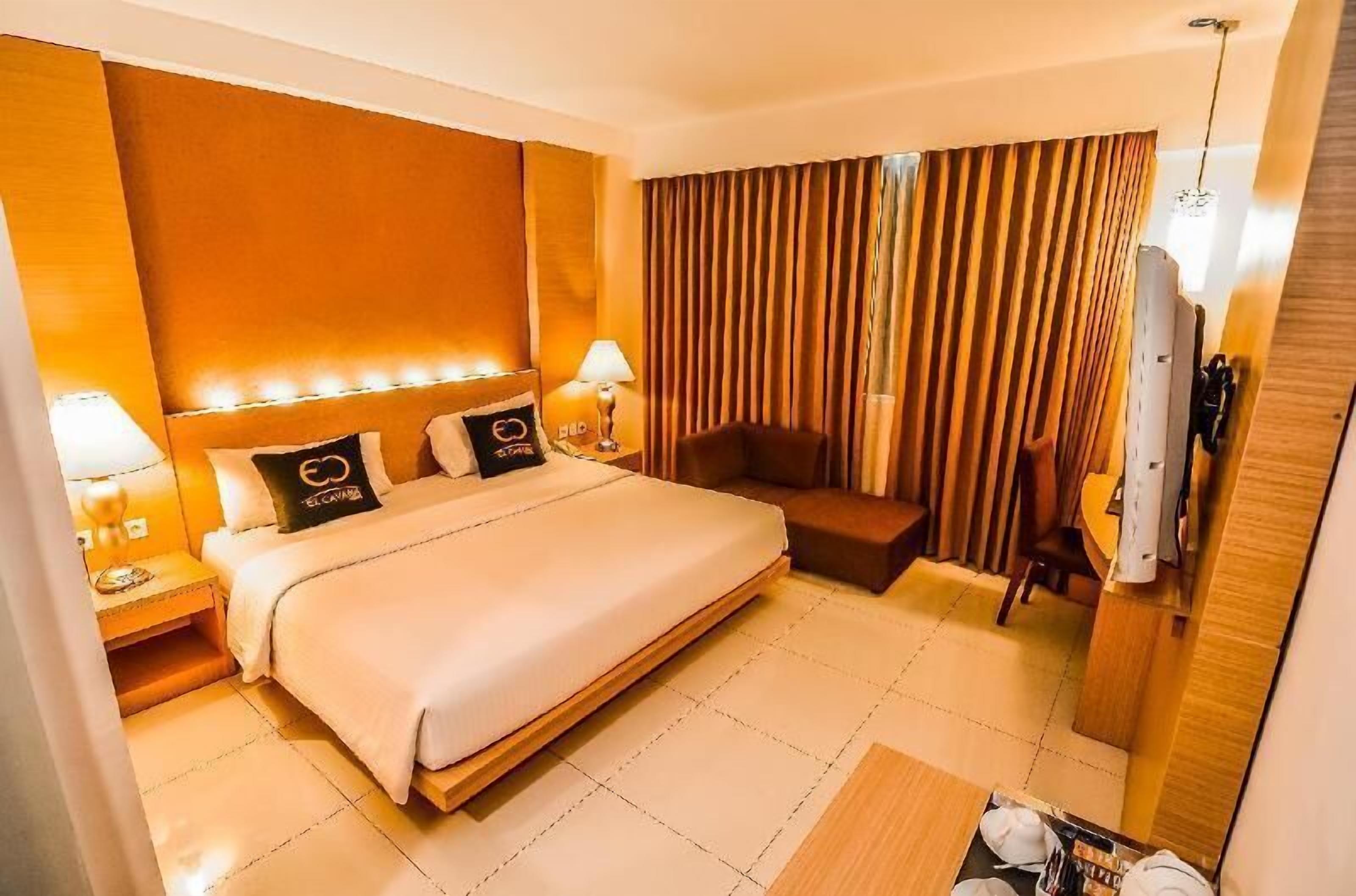 Caja fuerte, escritorio, espacio para trabajar con un portátil