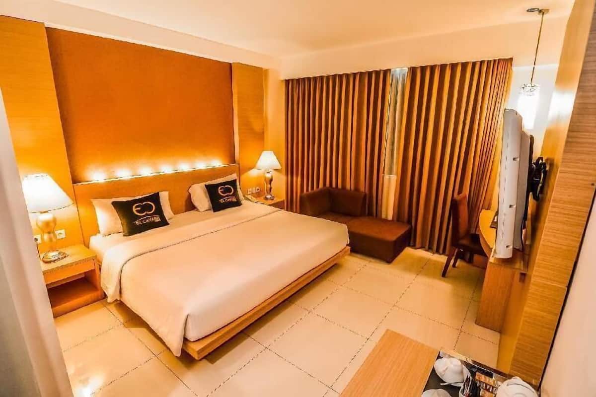 In-room safe, desk, laptop workspace, soundproofing