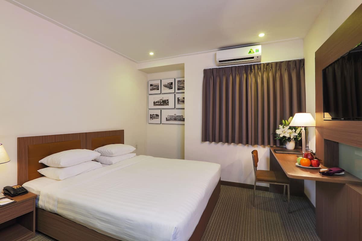 Quarto casal superior, sem janelas | Frigobar, cofres nos quartos, Wi-Fi de cortesia