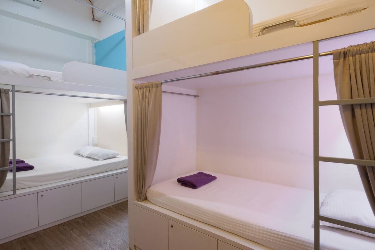 6 Adults Section (4 Beds) | Strykejern/-brett og wi-fi (inkludert)