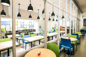 Breakfast, lunch, dinner served; Indonesian cuisine  - Hotel Citradream Bandung (Bandung)