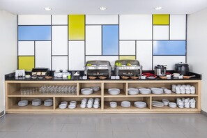 Servizio di colazione, pranzo e cena
