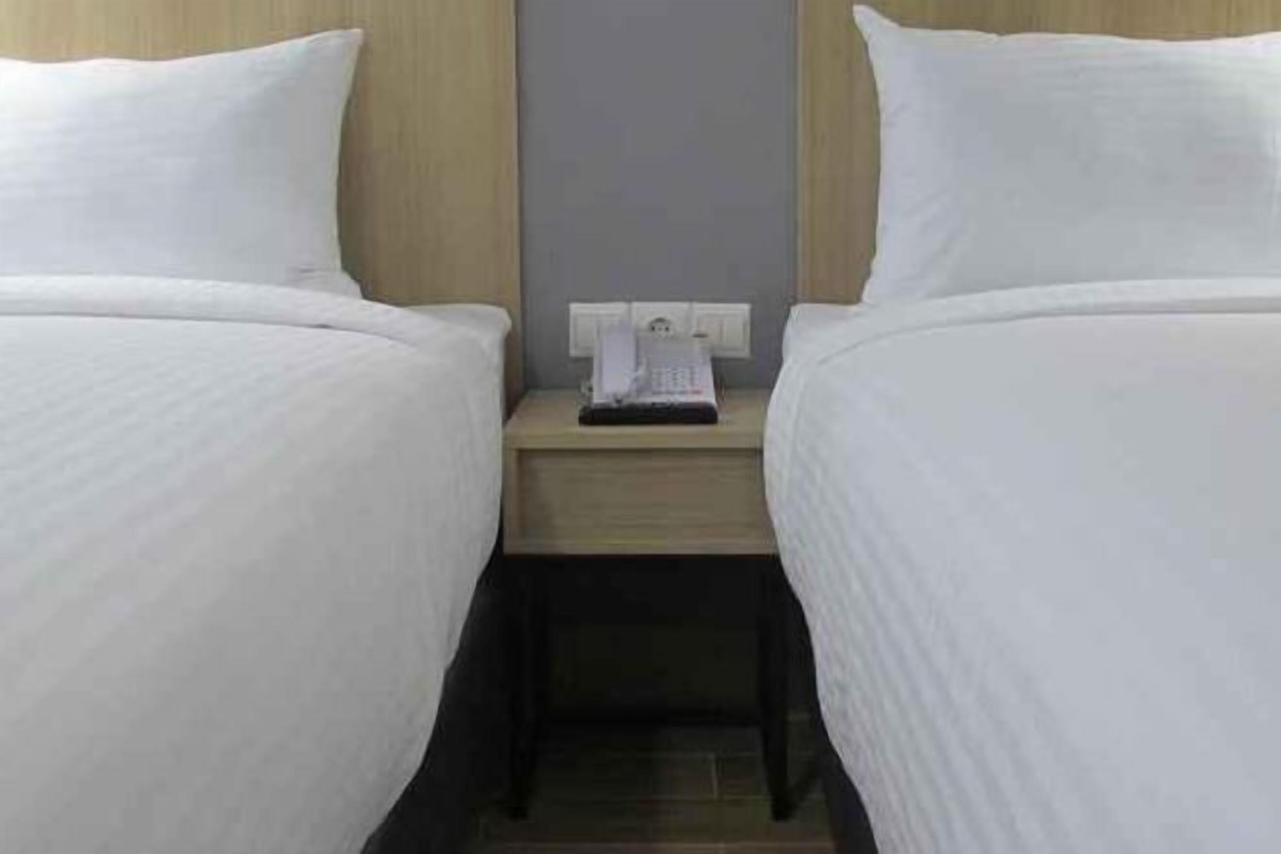 Caja de seguridad en la habitación y escritorio 