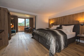 Suite (Sonnblick) | Hypo-allergenic bedding, in-room safe, desk, free WiFi - Hotel Sonnblick (Sankt Leonhard im Pitztal)