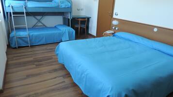 Coffres-forts dans les chambres, bureau, Wi-Fi gratuit, draps fournis