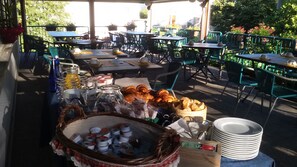 Tägliches inbegriffenes Frühstücksbuffet