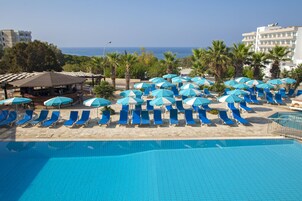 Outdoor pool, free cabanas, pool umbrellas