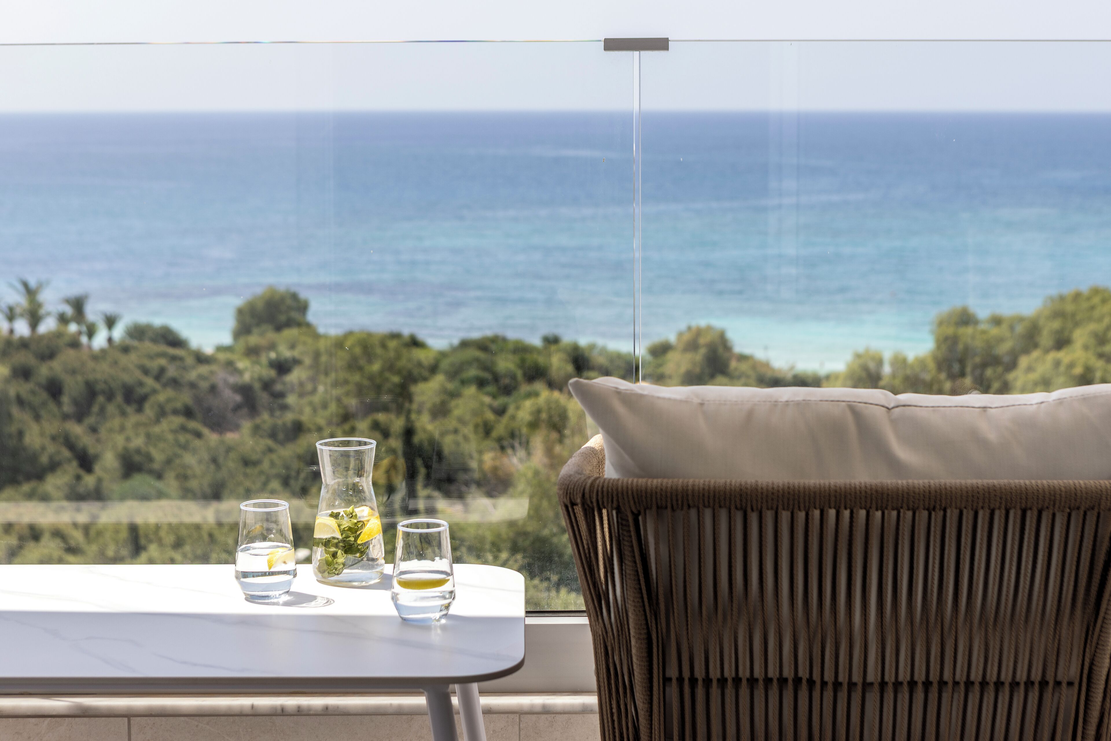 Suite Deluxe, balcón, vista al mar | Insonorización, cunas gratuitas, wifi gratis y ropa de cama 