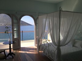 In-room safe, free WiFi, bed sheets
