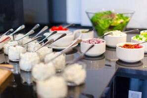 Daily buffet breakfast (PLN 60 per person)