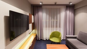 Desk, laptop workspace, soundproofing, WiFi (free)